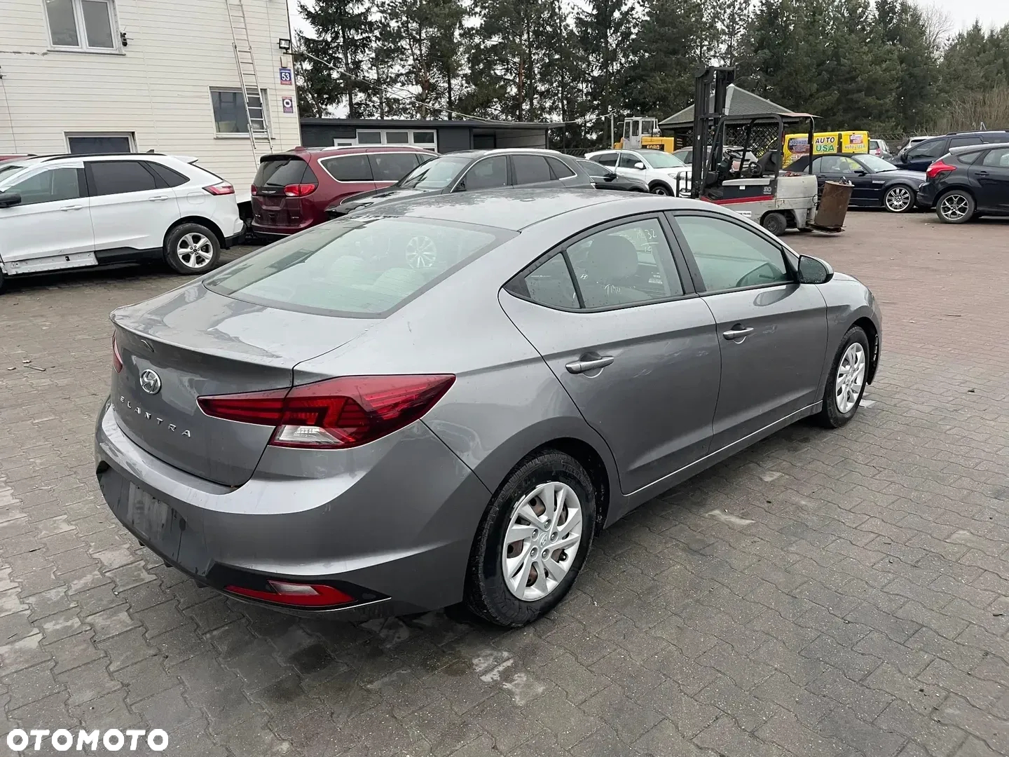 Hyundai Elantra - 4