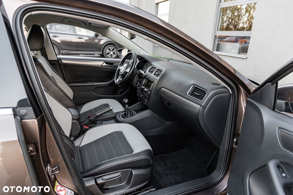 Volkswagen Jetta 1.6 TDI Blue Motion Technology Comfortline - 24