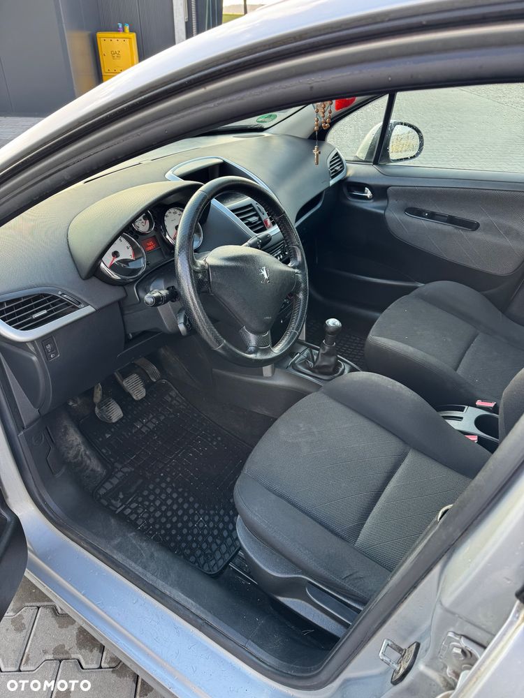 Peugeot 207 1.4 16V Presence - 12