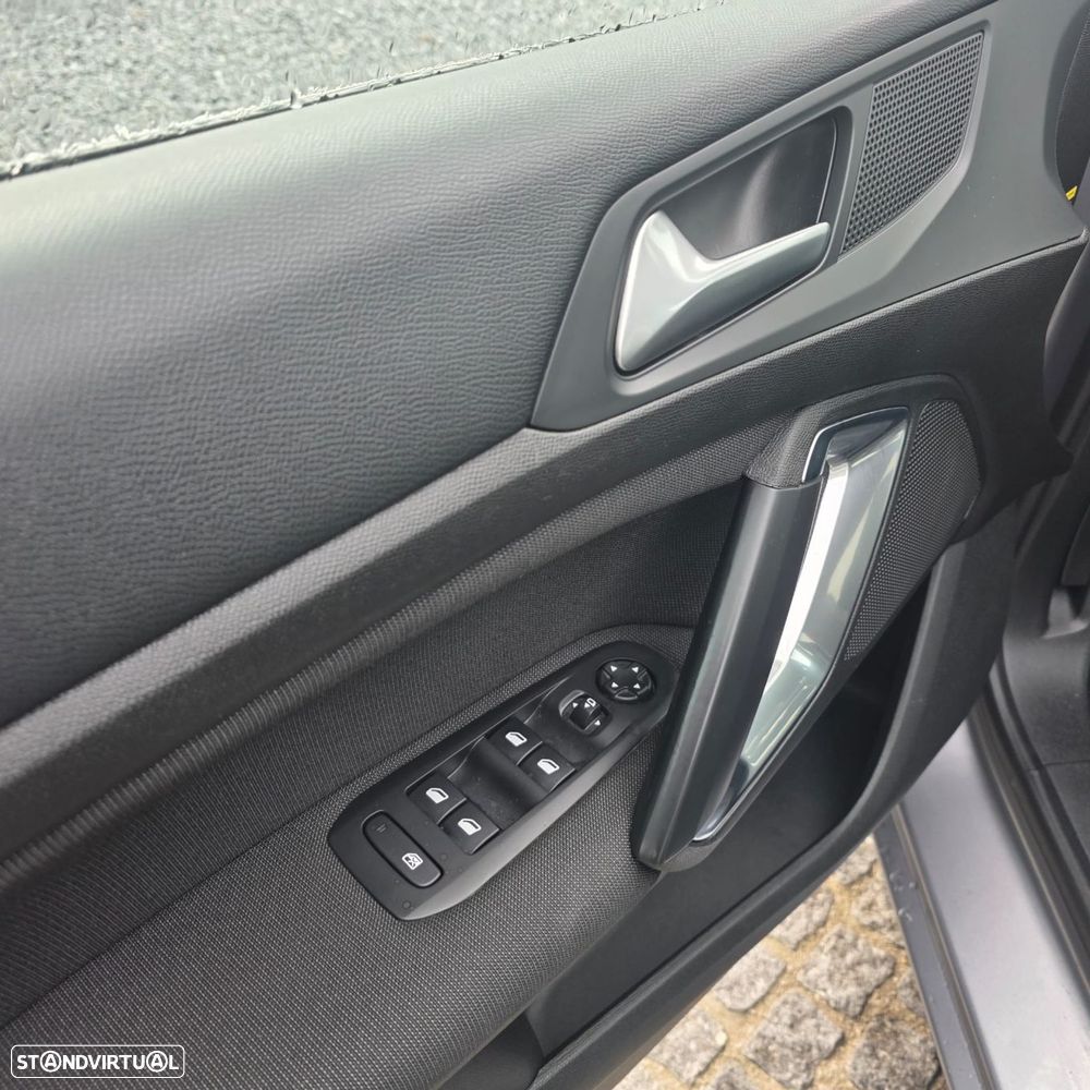 Peugeot 308 SW 1.2 PureTech Allure Pack EAT8 - 17