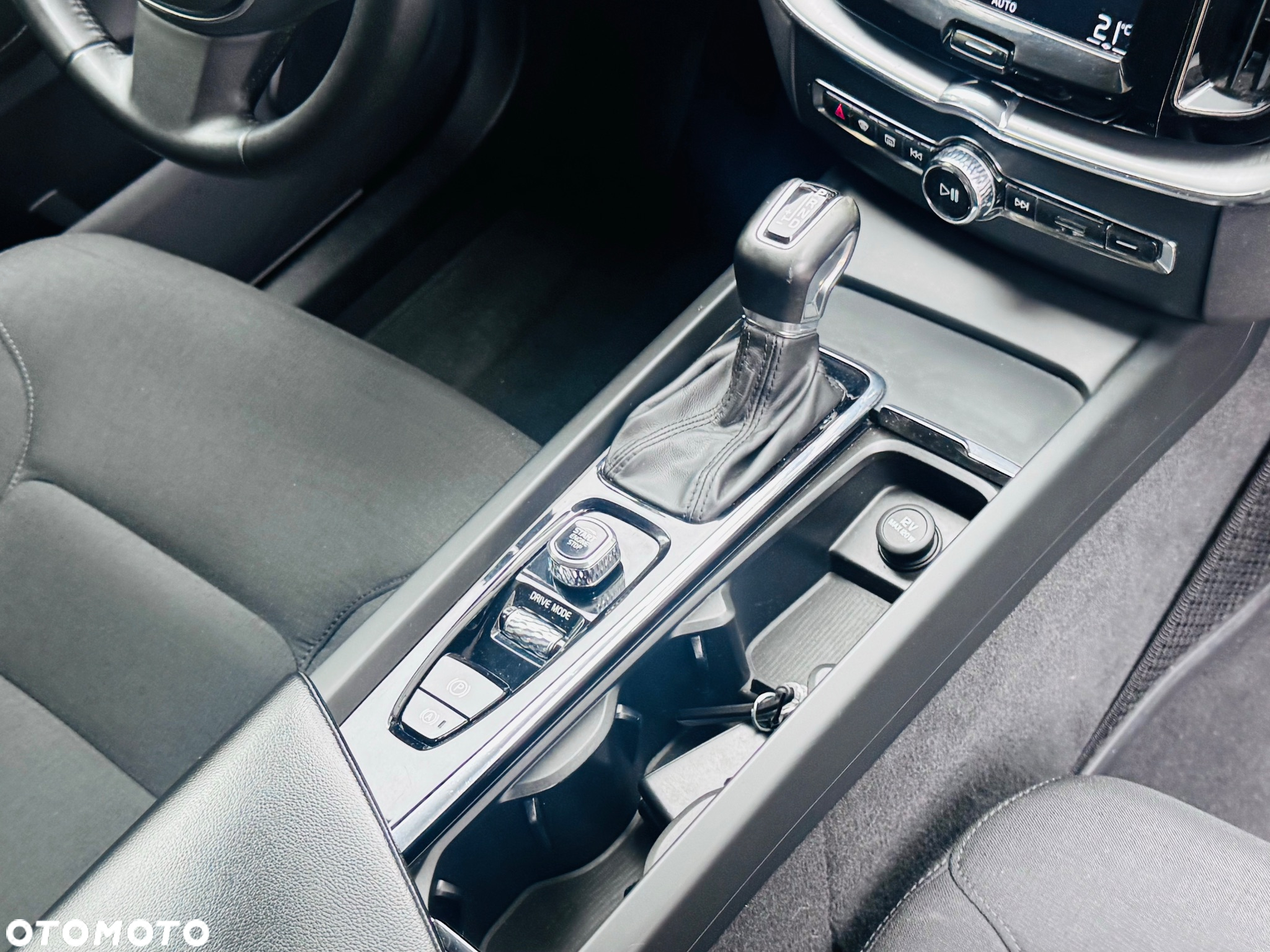Volvo XC 60 T4 Momentum - 32