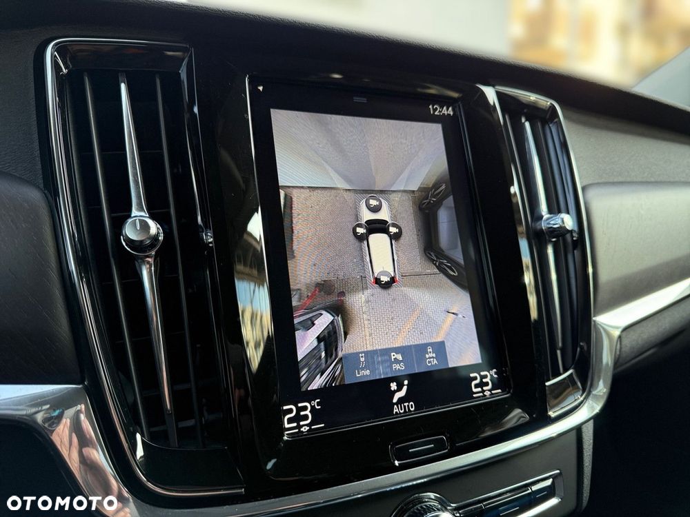 Volvo V90 Cross Country - 21