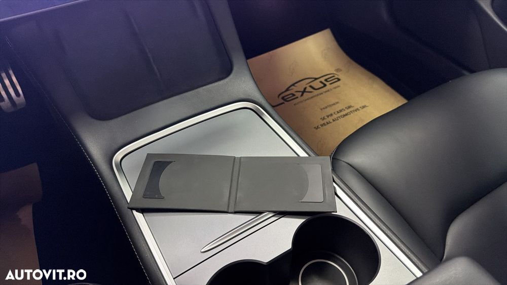 Tesla Model 3 - 32