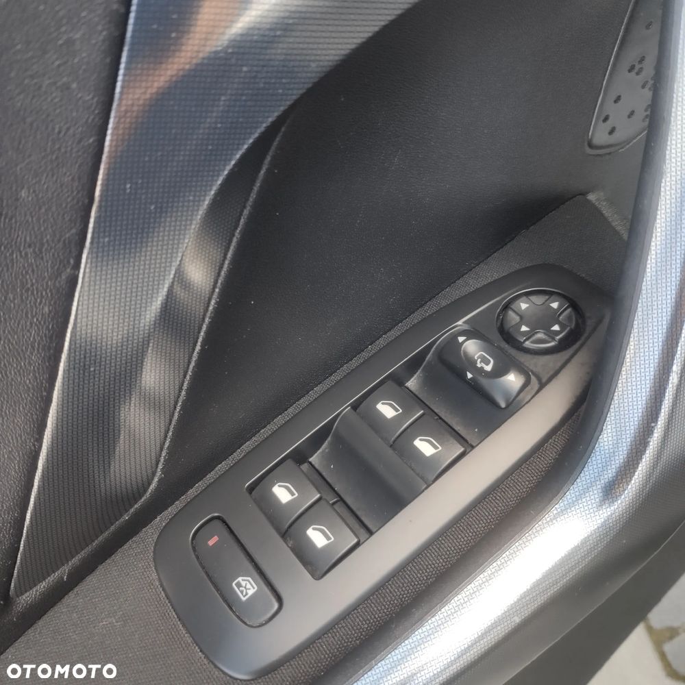 Peugeot 2008 1.2 Pure Tech Allure S&S EAT6 - 31