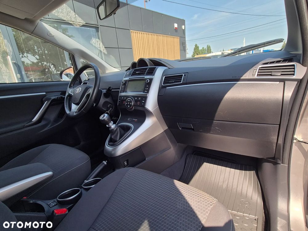Toyota Verso 1.6 D-4D Prestige - 32