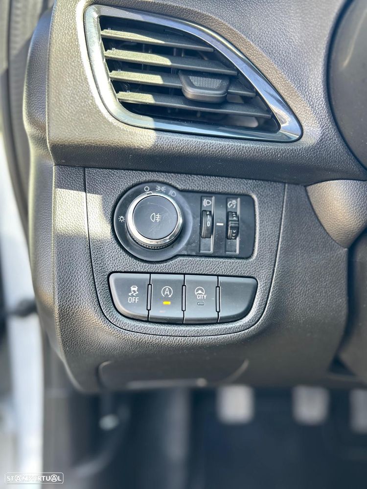 Opel Karl 1.0 ECOTEC S&S 120 Anos - 12