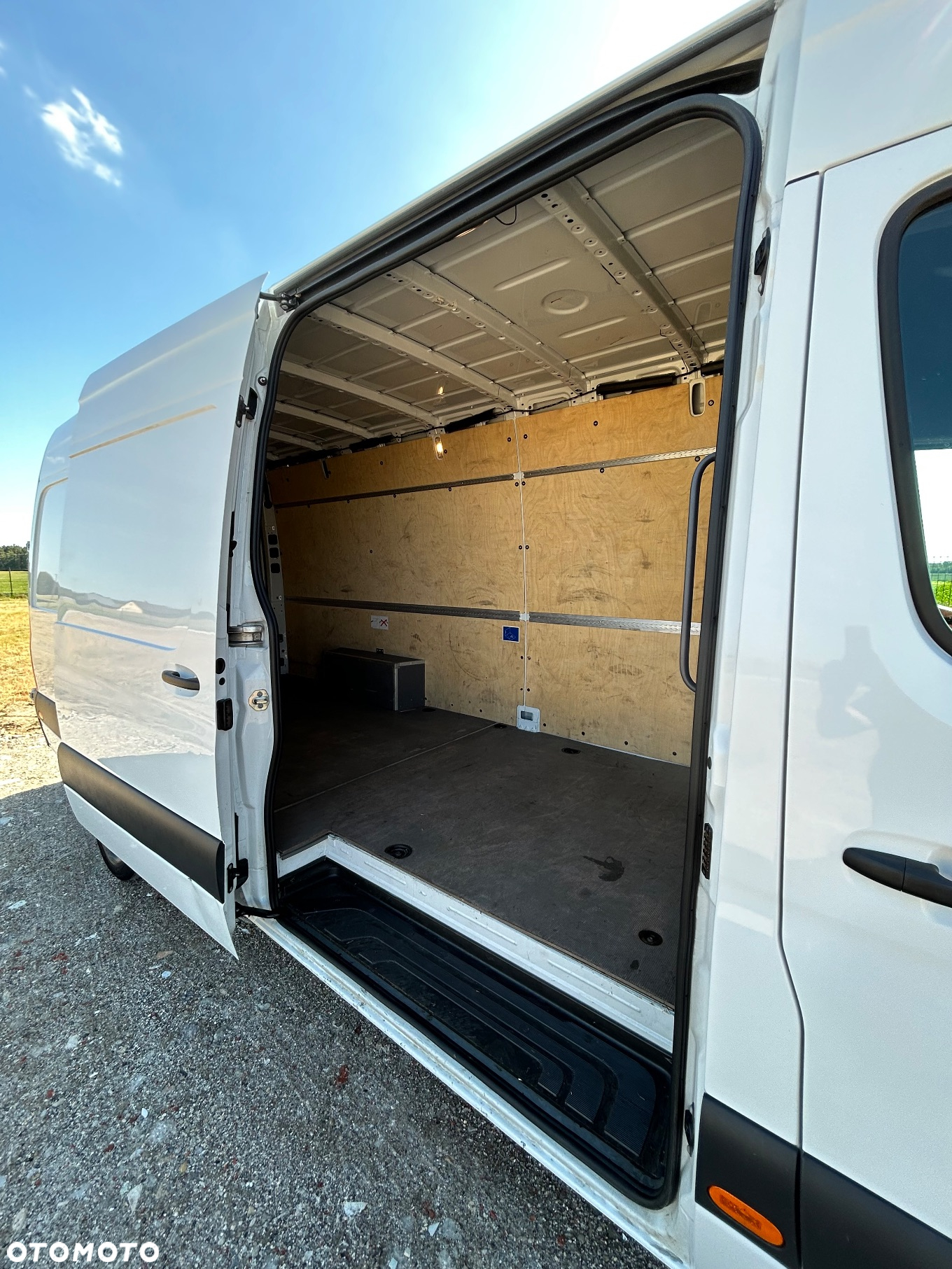 Mercedes-Benz Sprinter - 15