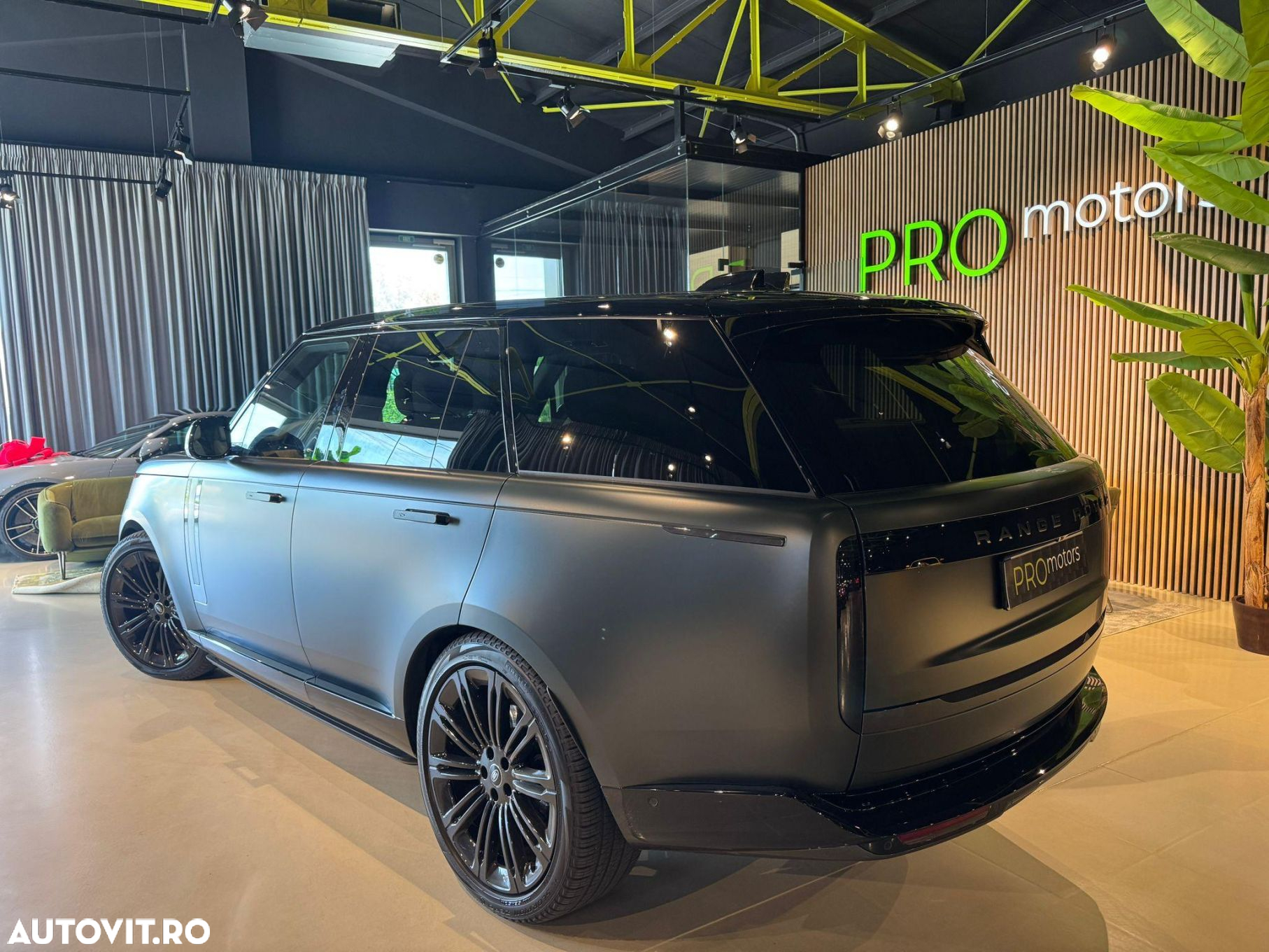 Land Rover Range Rover - 16