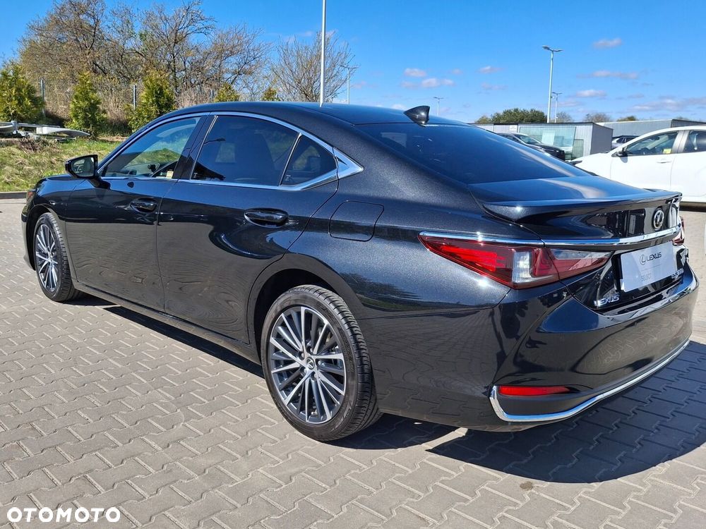 Lexus ES - 12