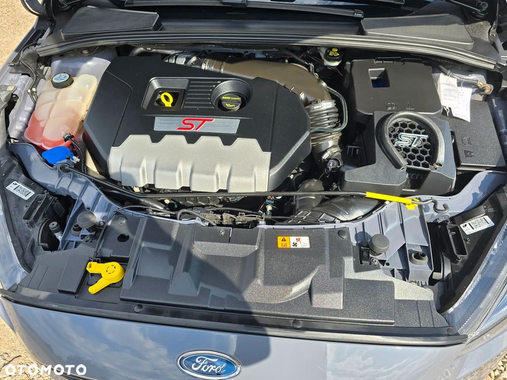 Ford Focus Turnier 2.0 EcoBoost ST mit Leder-Sport-Paket - 18