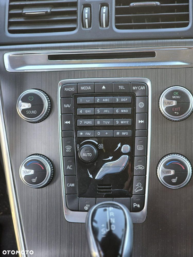 Volvo XC 60 D5 AWD Geartronic Summum - 2