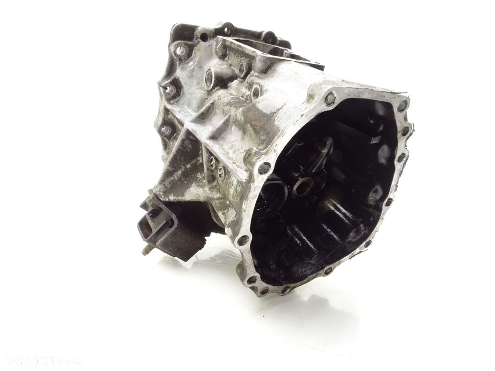 Obudowa skrzyni biegów manualna nissan patrol gr y61 2.8 tdi - 2