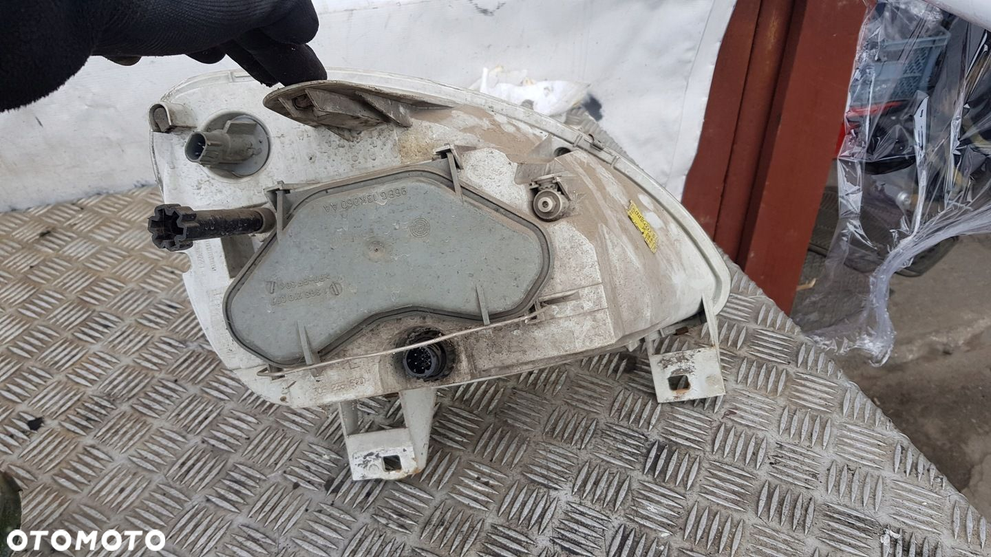 GAZ GAZELA GAZELLE LAMPA PRAWY PRZÓD - 11