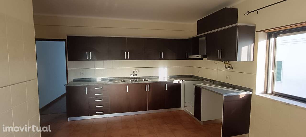 Moradia T6 com Cave, R/Chão e Sótão Aproveitado | A 3 km de Tomar - Grande imagem: 4/39