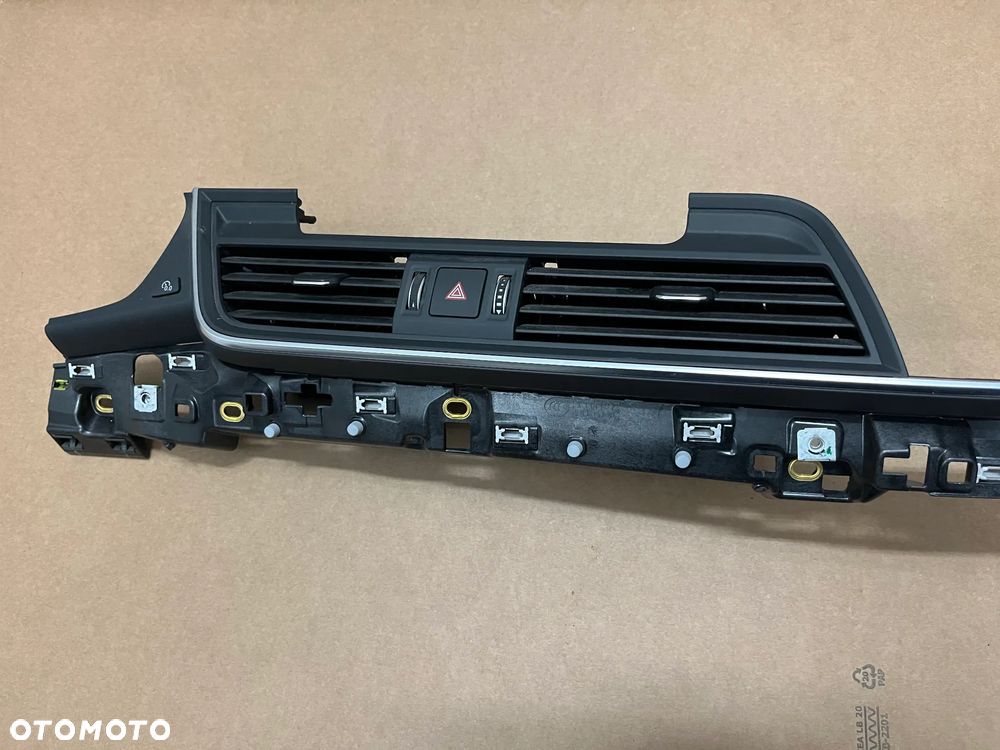 WLOTY POWIETRZA AUDI Q5 80A KRATKI NAWIEWU KONSOLA AUDI Q5 80A - 2