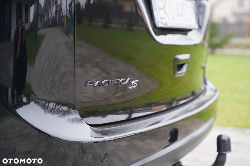 Chrysler Pacifica - 17