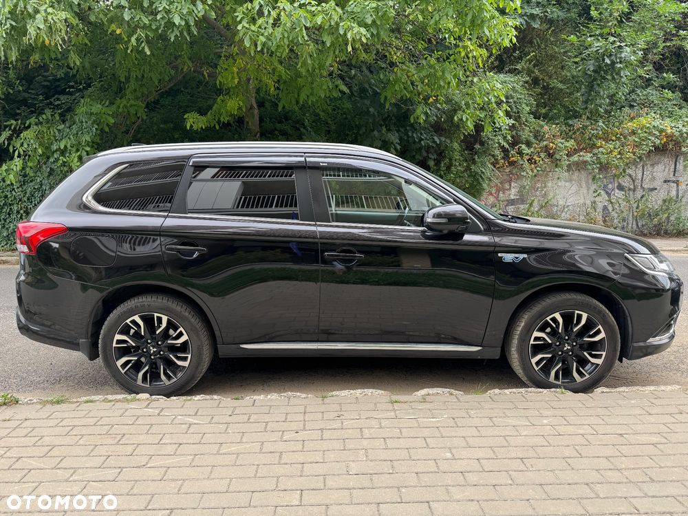 Mitsubishi Outlander Instyle NAVI + - 8
