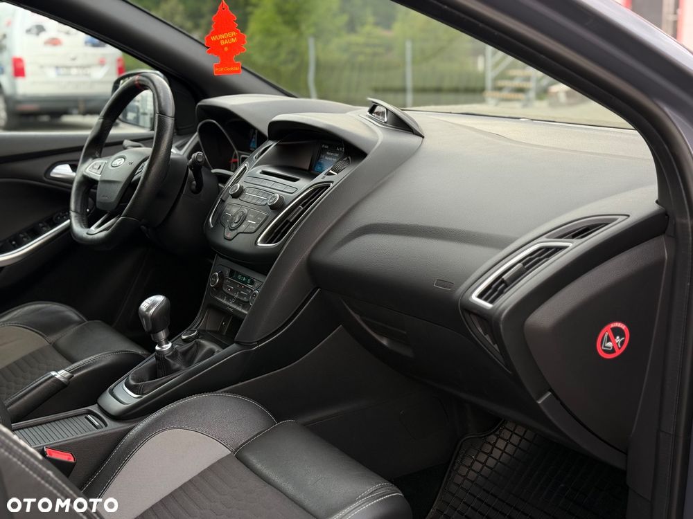 Ford Focus 2.0 EcoBoost ST - 18