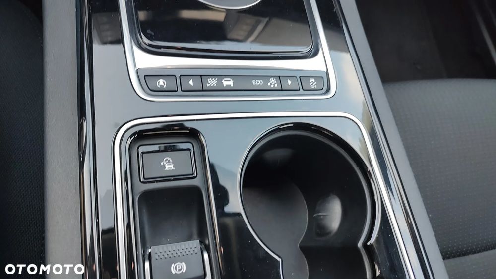 Jaguar XE - 15