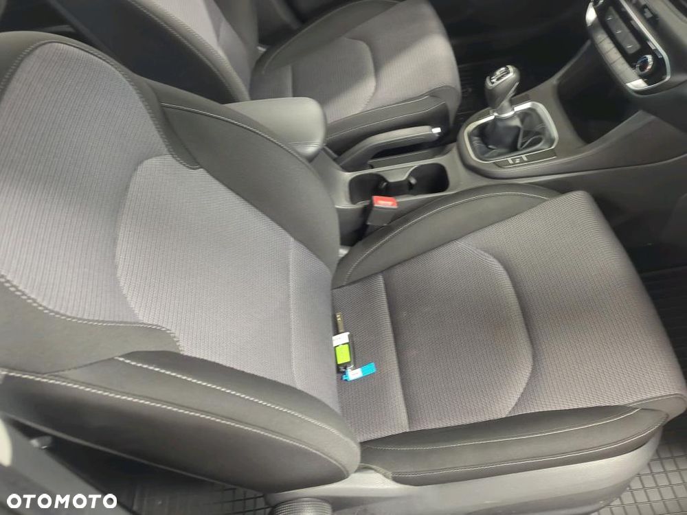 Hyundai i30 1.5 DPI Classic + - 16