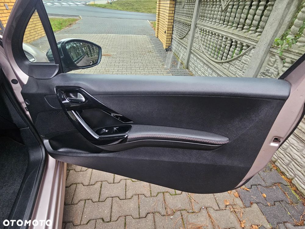 Peugeot 208 95 VTI Allure - 17