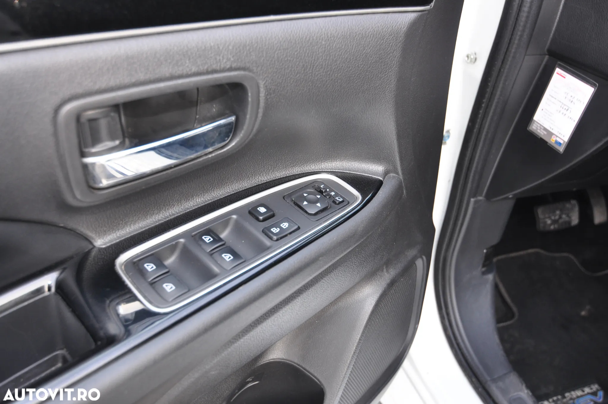 Mitsubishi Outlander 2.4 4WD Plug-In Hybrid - 15