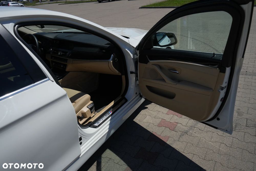 BMW Seria 5 520i - 26