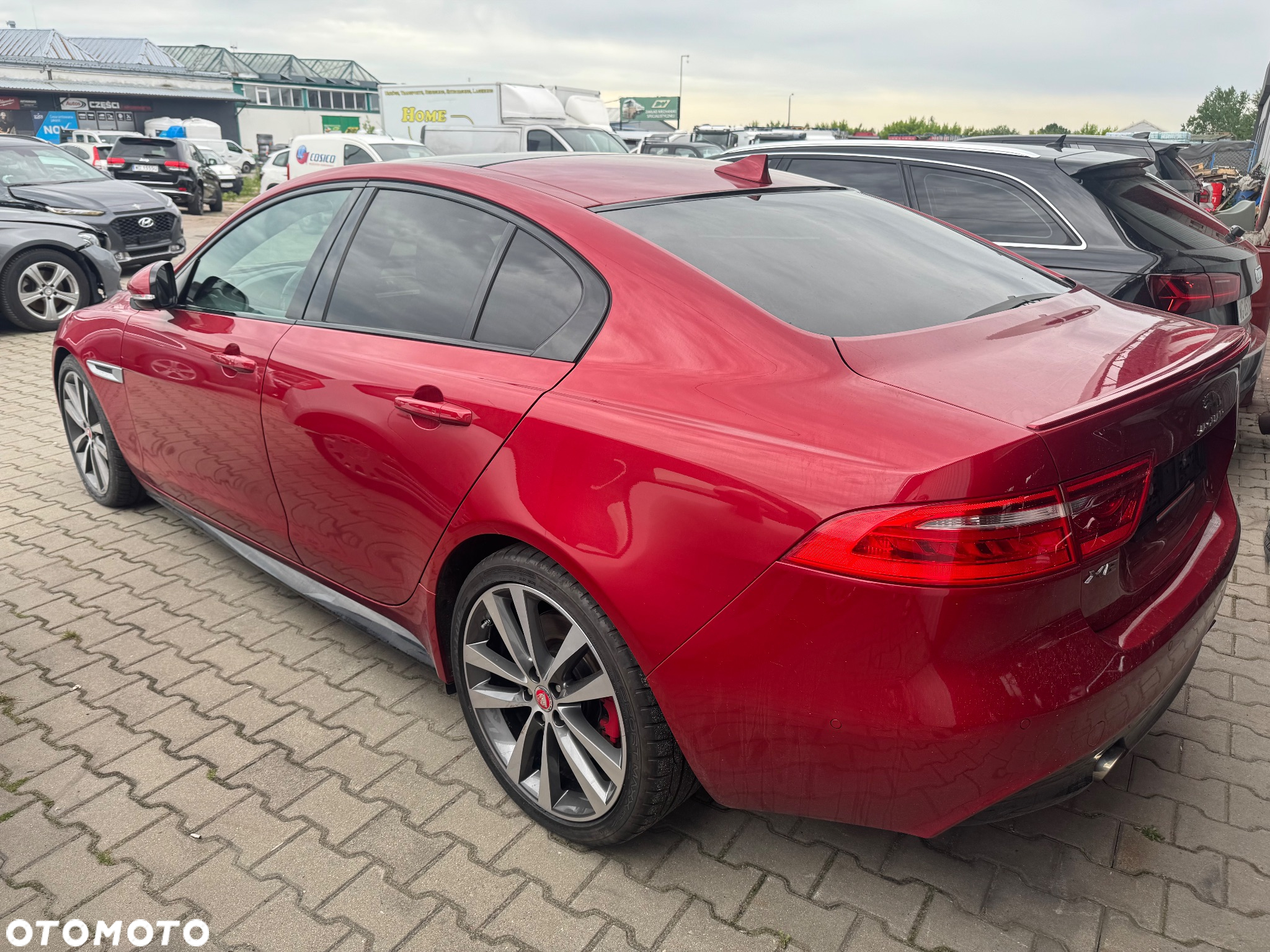 Jaguar XE - 4
