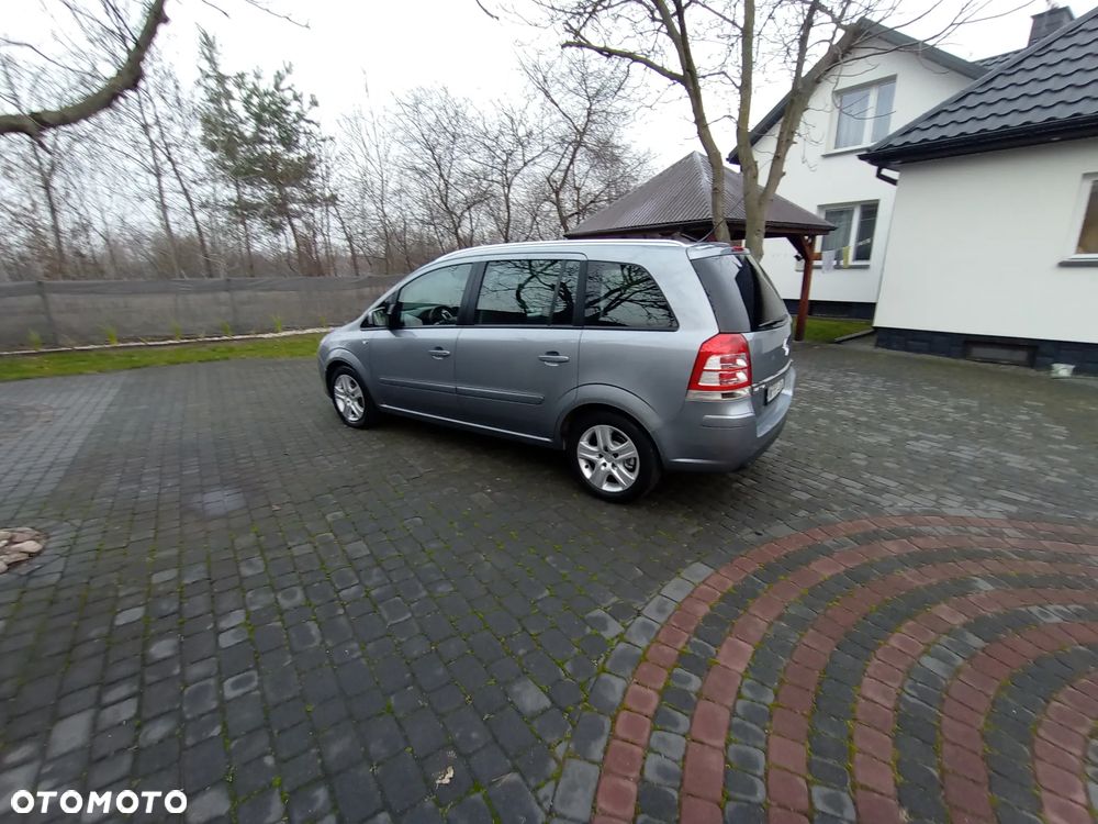 Opel Zafira 1.9 CDTI Essentia - 2