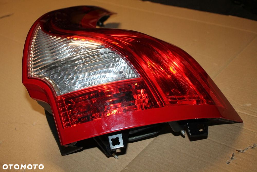 VOLVO XC60 TYLNA PRAWA LAMPA TYŁ PRAWY IGŁA - 2