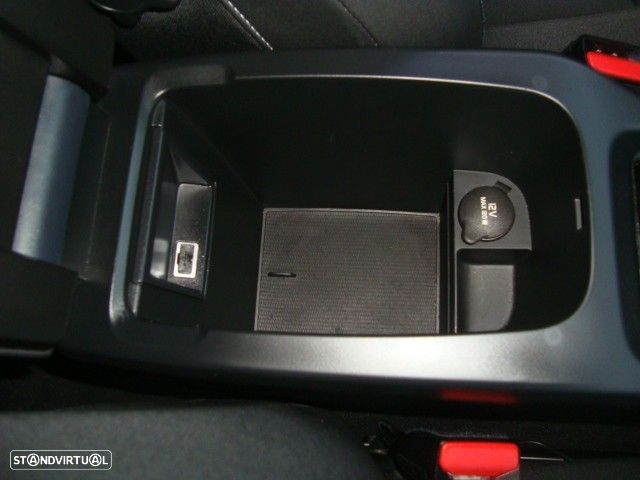 Volvo V40 2.0 D3 R-Design Momentum - 29