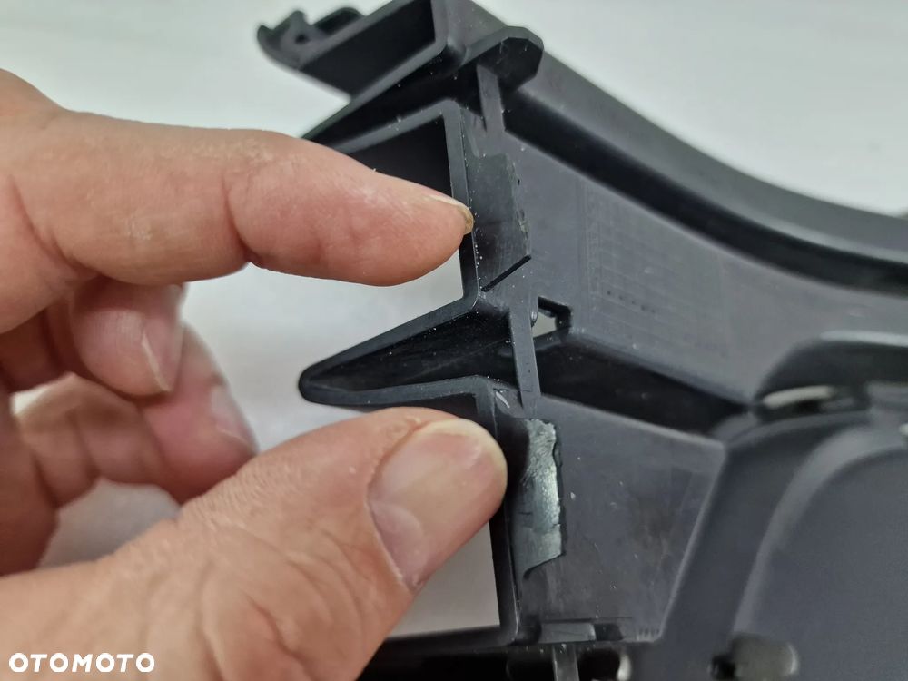 VW PASSAT B7 3AA 10-14 LEWA / PRAWA KRATKA BOCZNA ZDERZAKA PRZEDNIEGO PRZÓD Z OPCJĄ CZARNEJ LISTWY NA DOLE , NR 3AA853666 , 3AA853665 , NR AUKCJI E/50 - 15