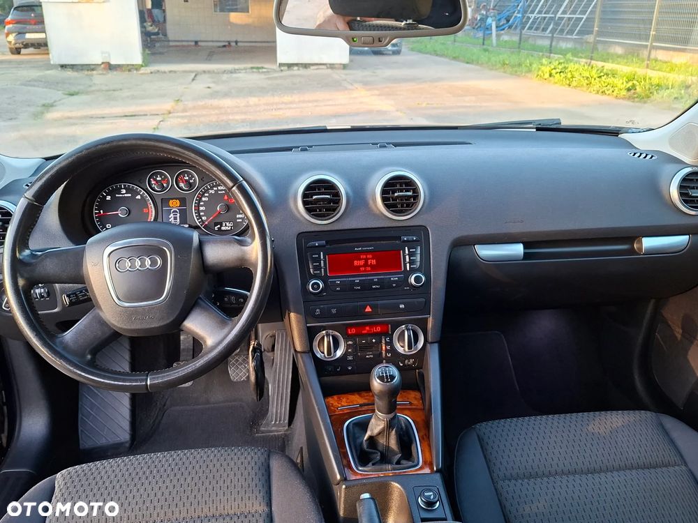 Audi A3 Sportback 1.6 TDI DPF Ambiente - 8