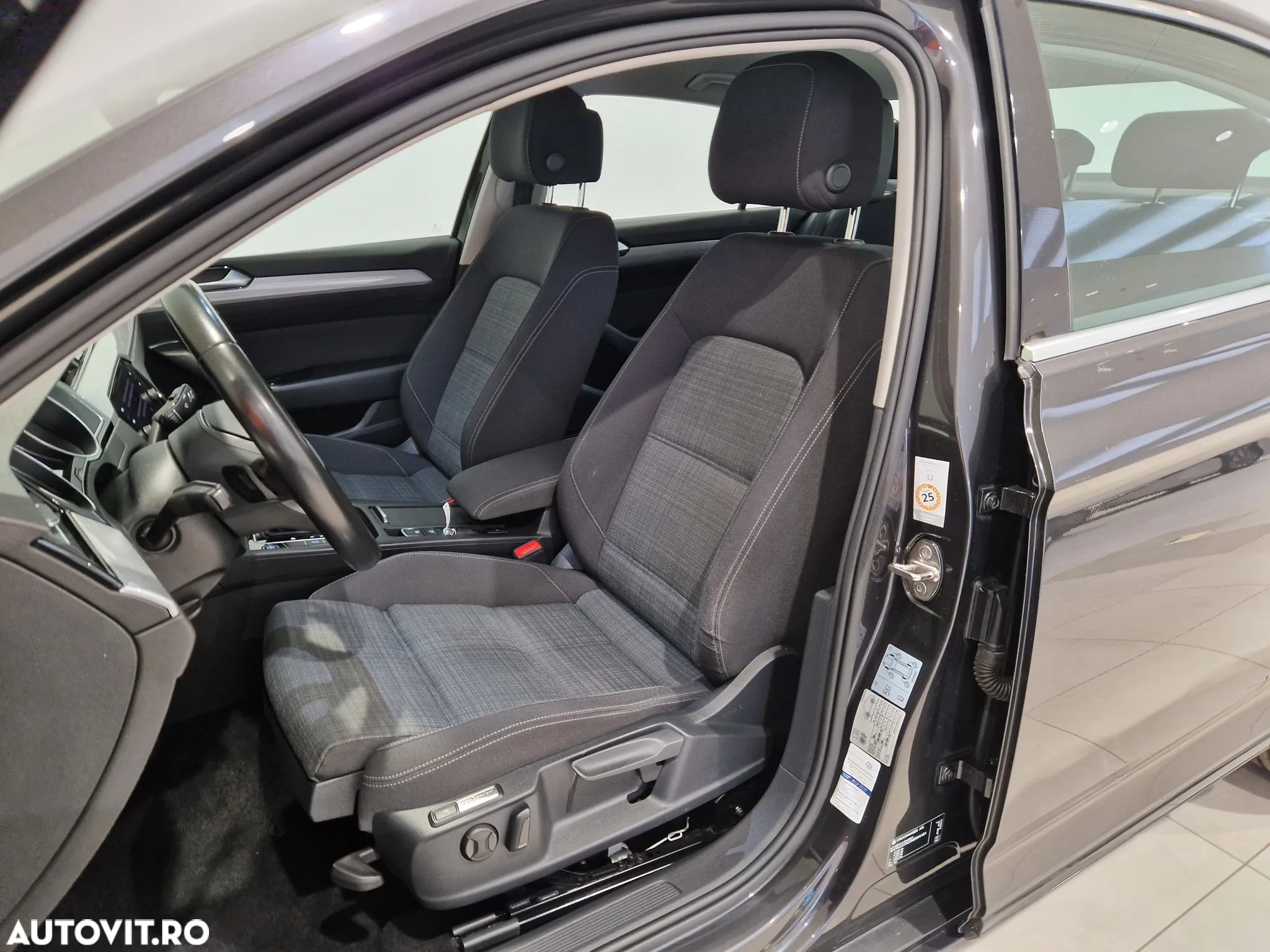 Volkswagen Passat 2.0 TDI SCR DSG Business - 11