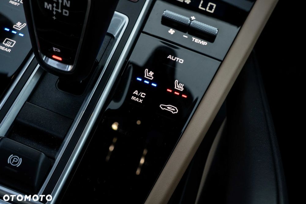 Porsche Cayenne S - 25