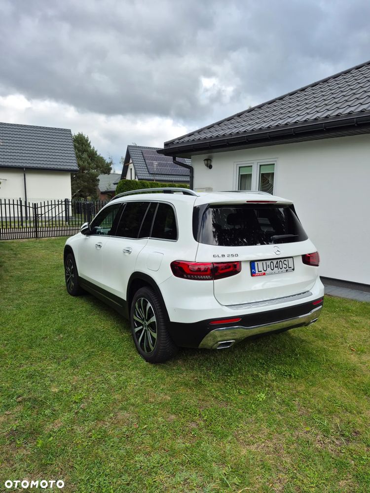 Mercedes-Benz GLB 250 8G-DCT - 4