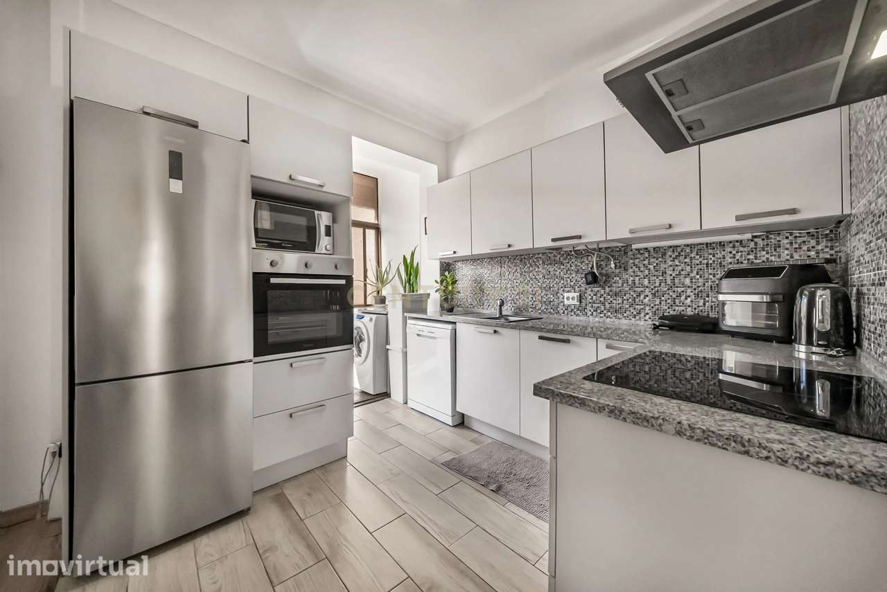 Apartamento T2 Remodelado com muita luz natural perto de transportes | - Grande imagem: 5/22