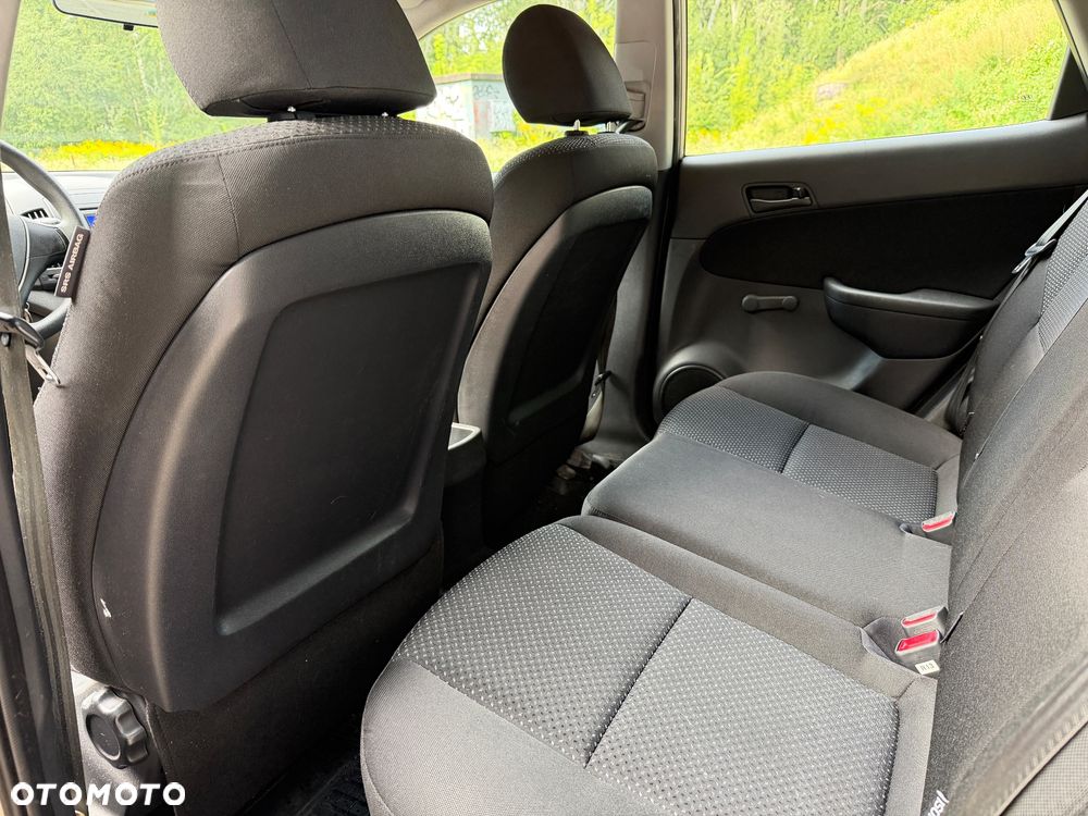Hyundai i30 1.6 Classic + - 16