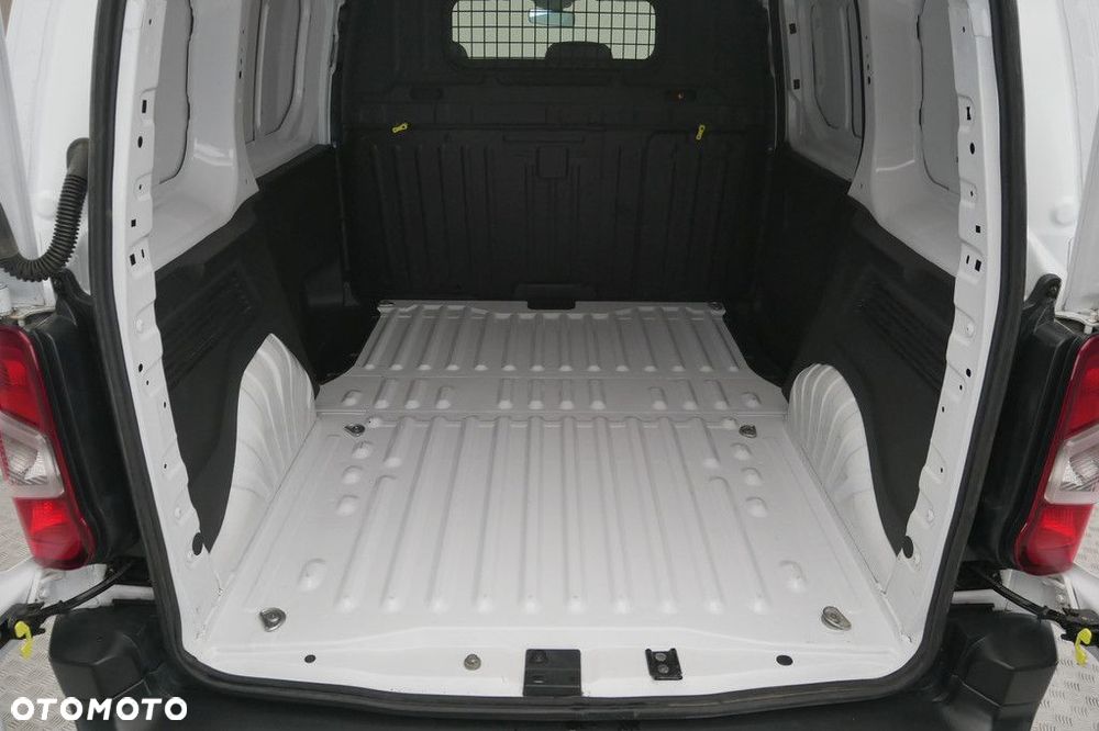 Citroën Berlingo M 1000kg 1.5 Bluehdi 102KM S&S M6 Właścicielem pojazdu jest Ayvens Financial Services Polska - 16