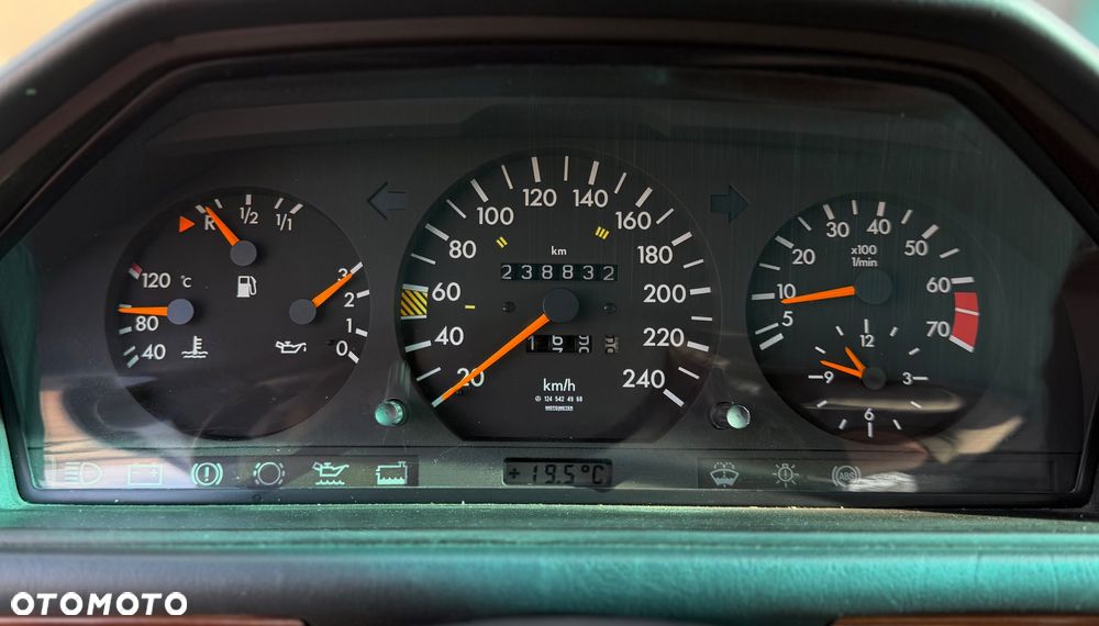 Mercedes-Benz W124 (1984-1993) - 32