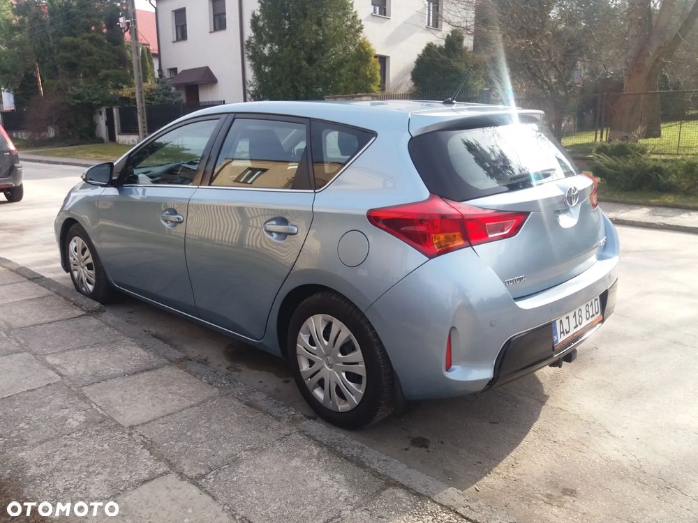 Toyota Auris 2.0 D-4D Dynamic - 4