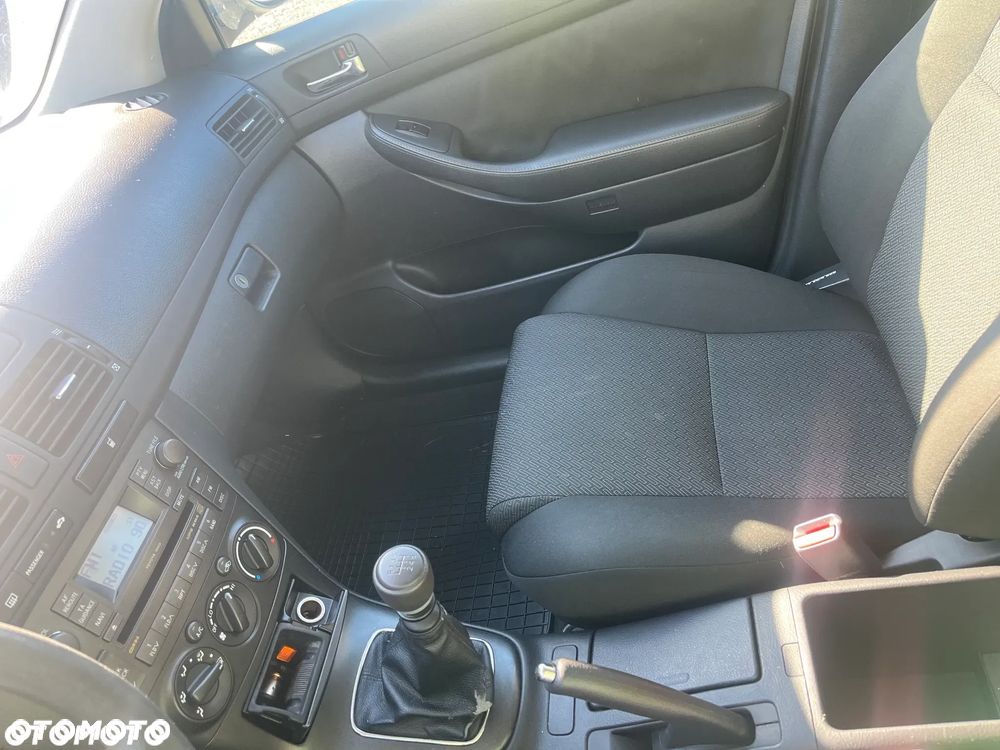Toyota Avensis 2.0 D-4D Combi - 10