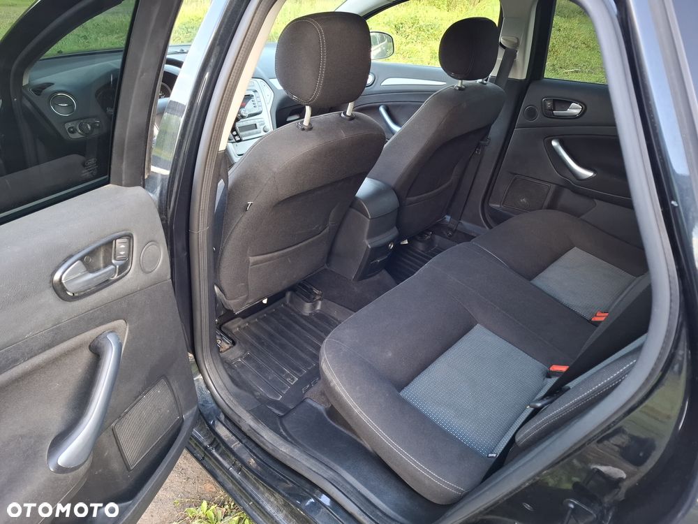 Ford Mondeo 2.0 Ambiente - 21