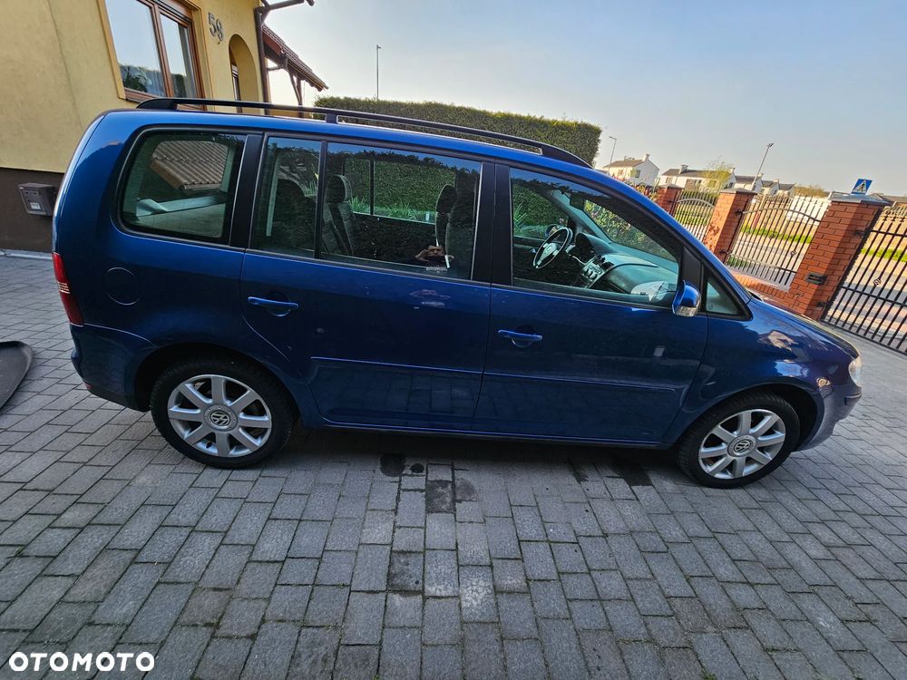 Volkswagen Touran 1.4 TSI Conceptline DSG - 2