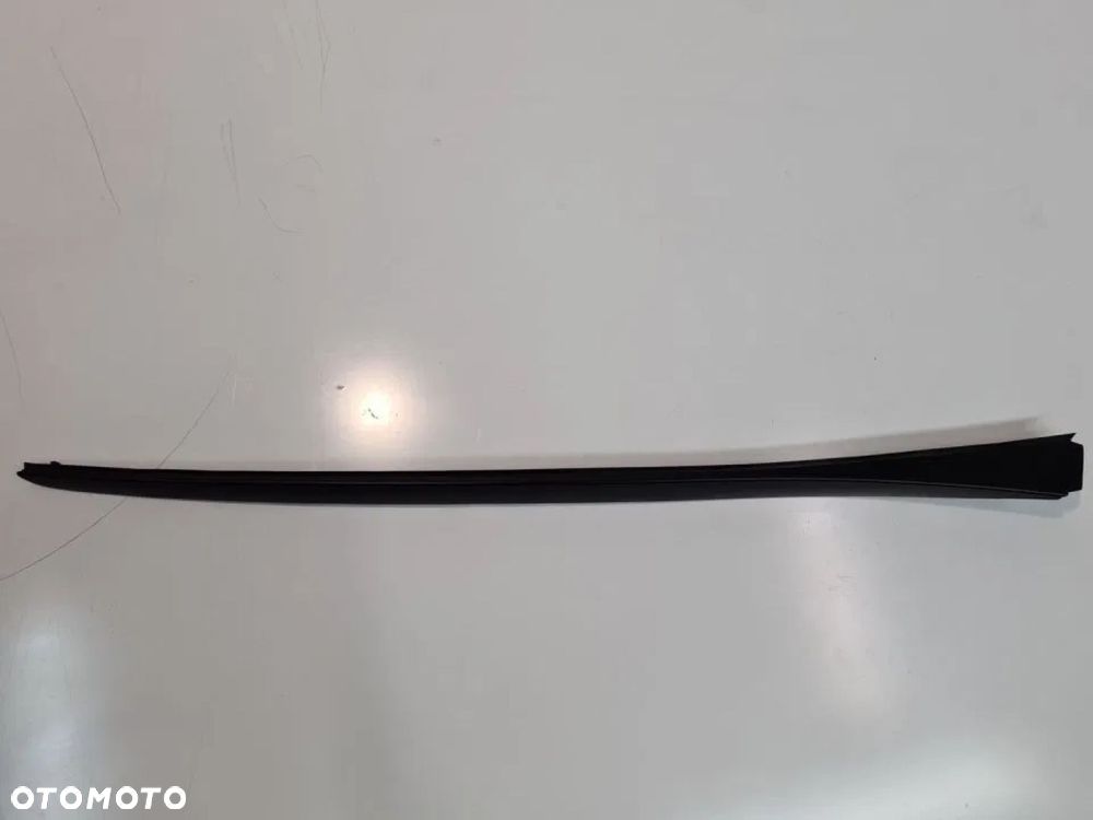 LISTWA USZCZELKA PRAWA SZYBY CZOŁOWEJ OPTIMA IV 17 - 2