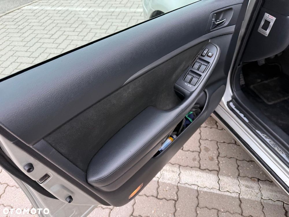 Toyota Avensis 2.0 D-4D Sol Premium - 15