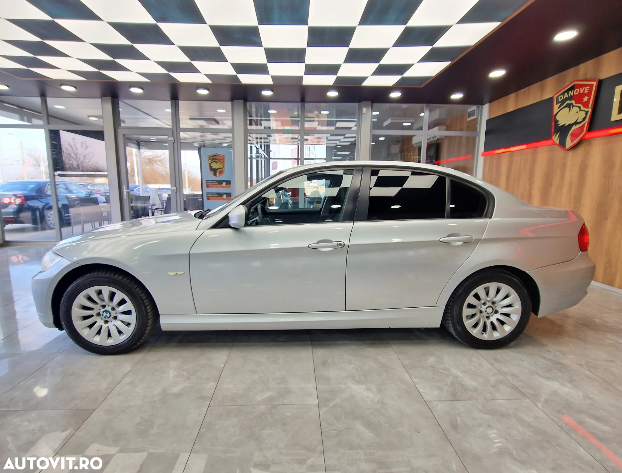 BMW Seria 3 316i - 4
