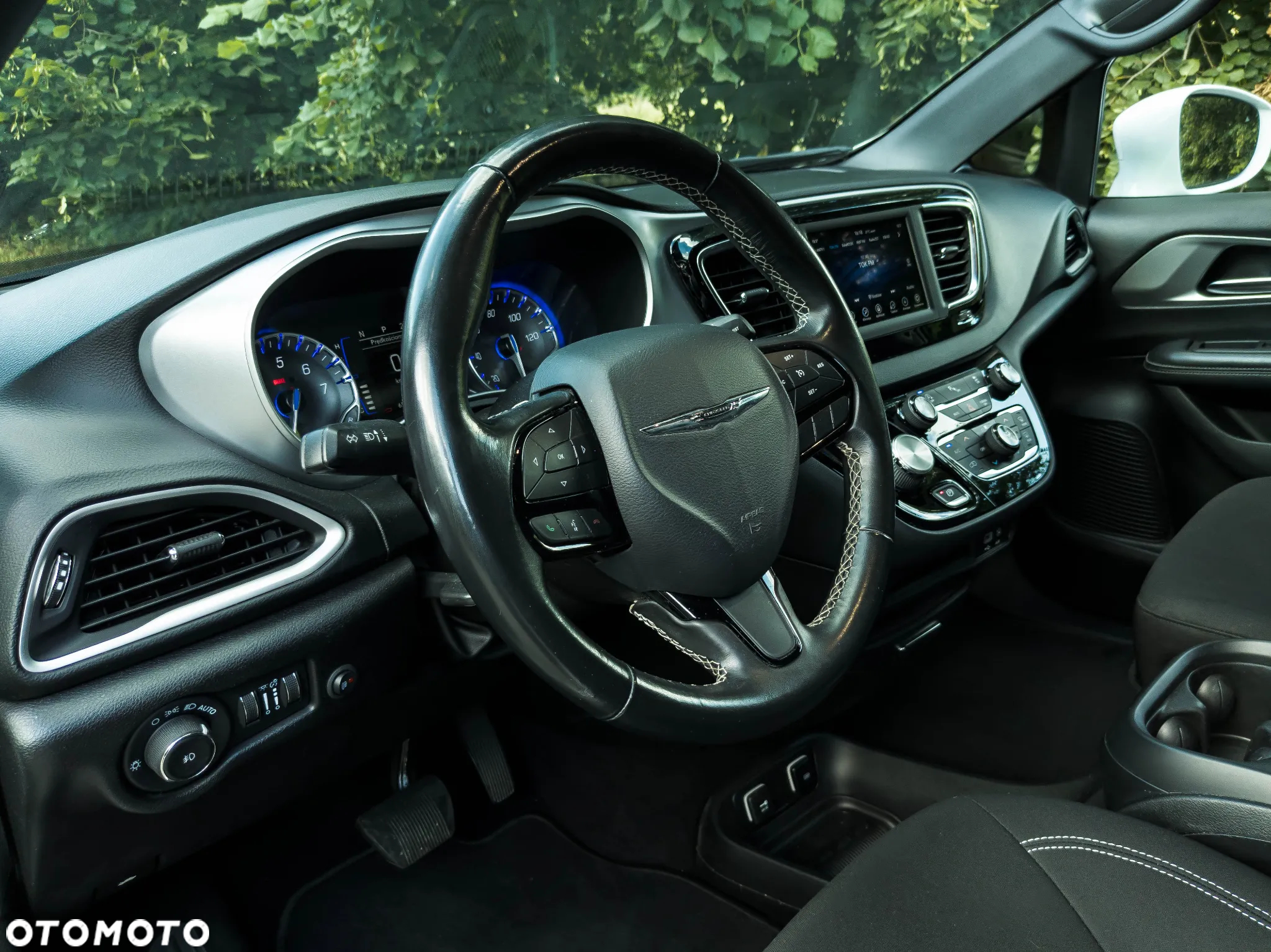 Chrysler Pacifica - 29