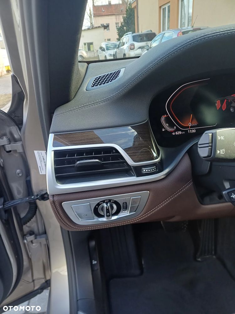BMW Seria 7 750i xDrive - 8