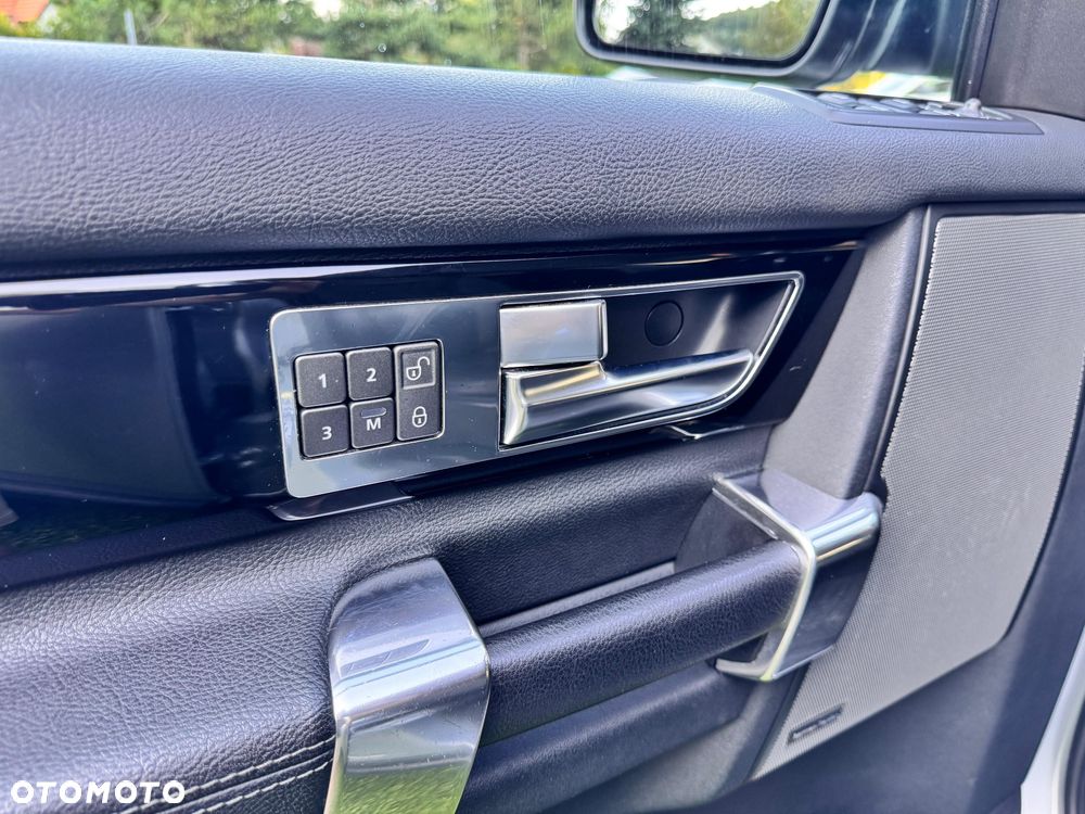 Land Rover Discovery 3.0D V6 HSE - 8
